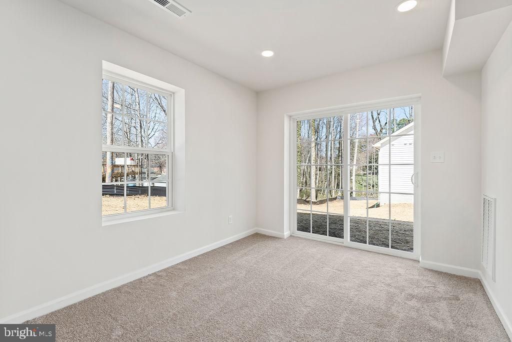Empty room, Interior, Recessed Lighting