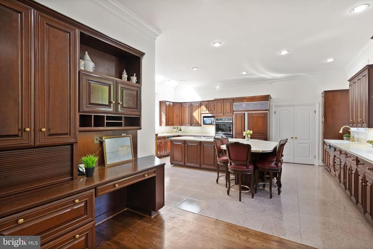 Dining room, Interior, Kitchen, Recessed Lighting, Stainless Steel Appliances, Wood Texture Flooring