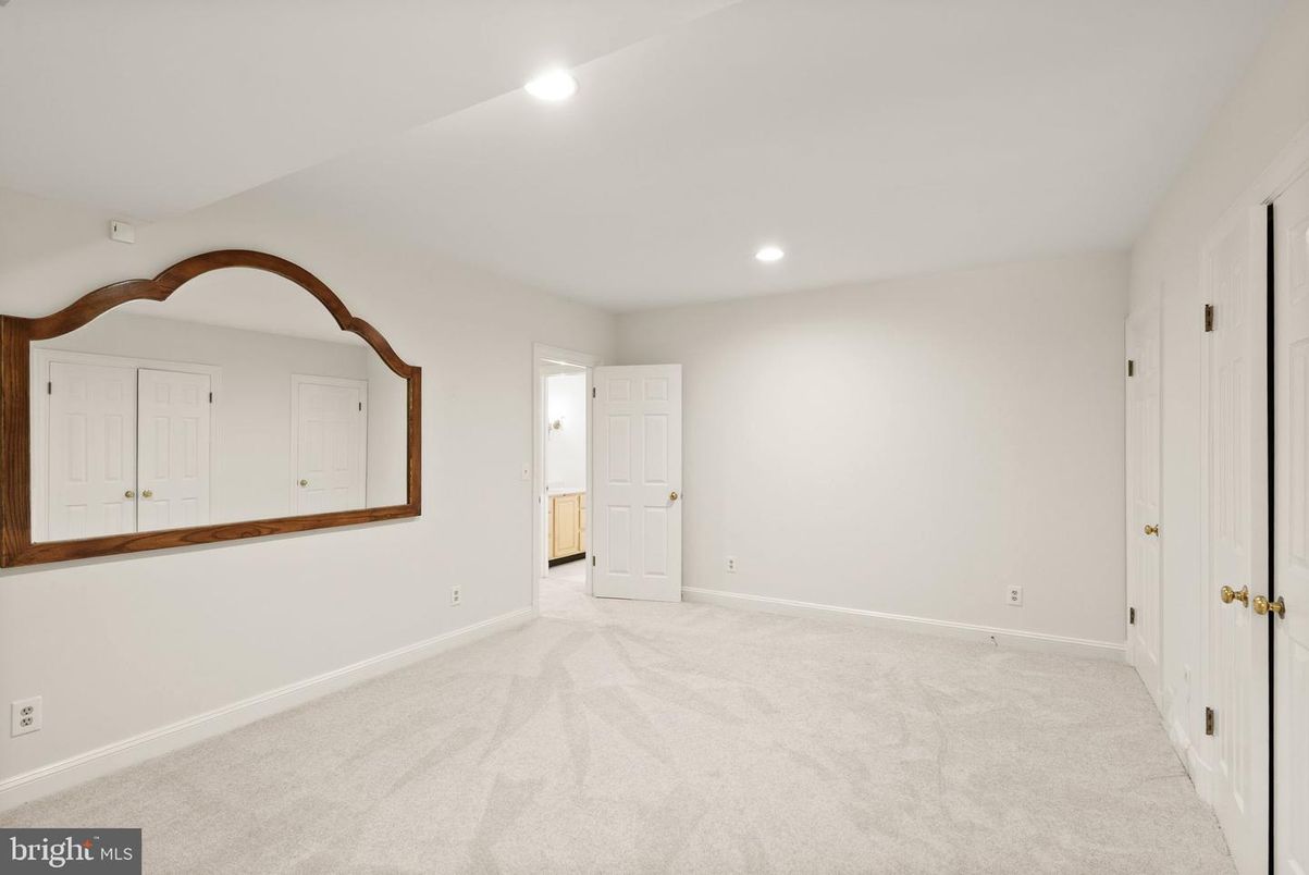 Empty room, Interior, Recessed Lighting
