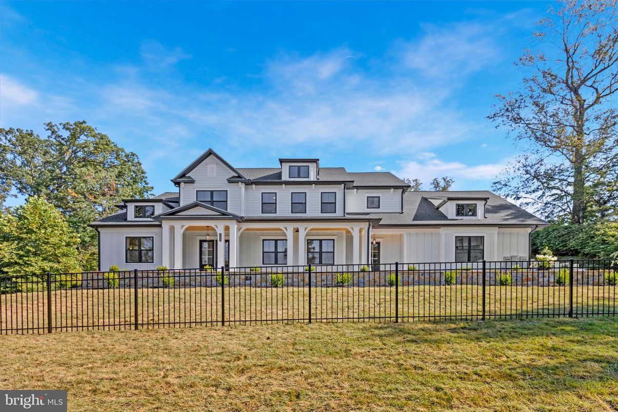 Backyard, Exterior, Facade, Farmhouse