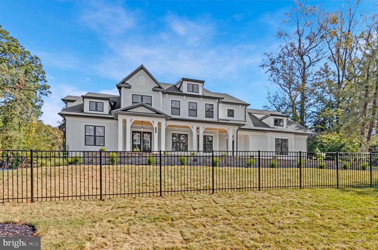 Exterior, Facade, Farmhouse
