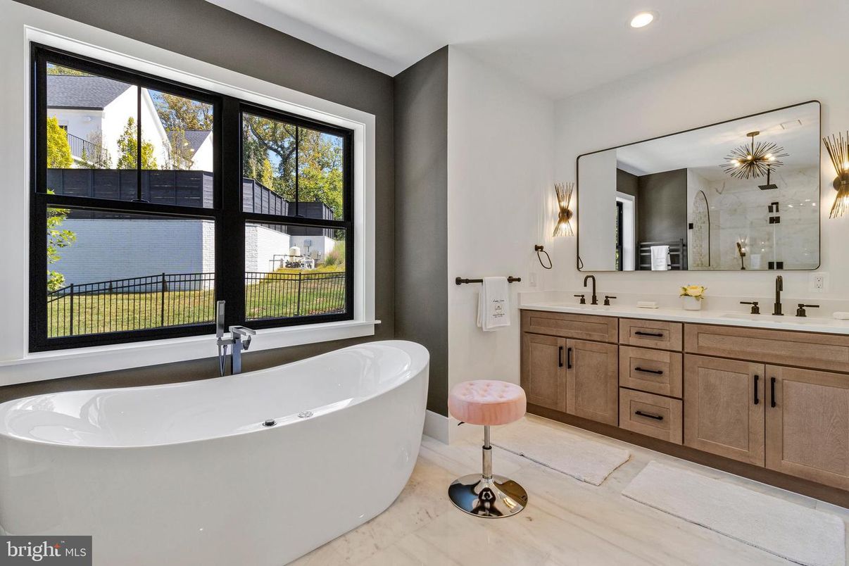 Bathroom, Dual Sink Vanities, Free Standing Baths, Interior, Recessed Lighting