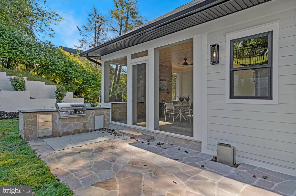 Exterior, Outdoor Kitchen