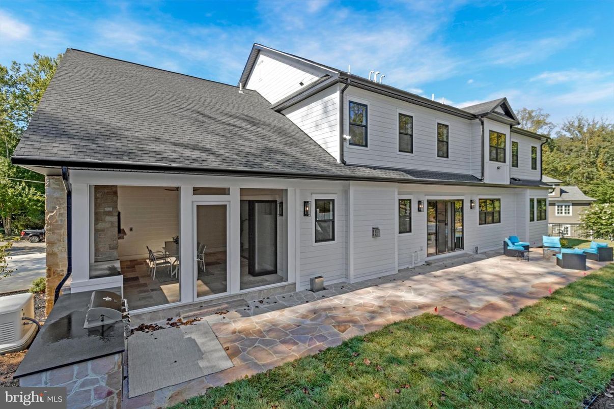 Exterior, Facade, Farmhouse