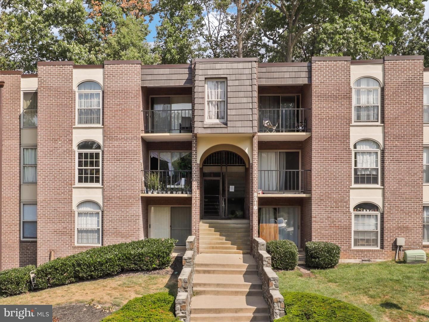 Exterior, Facade, Brick Facade, Rowhouse