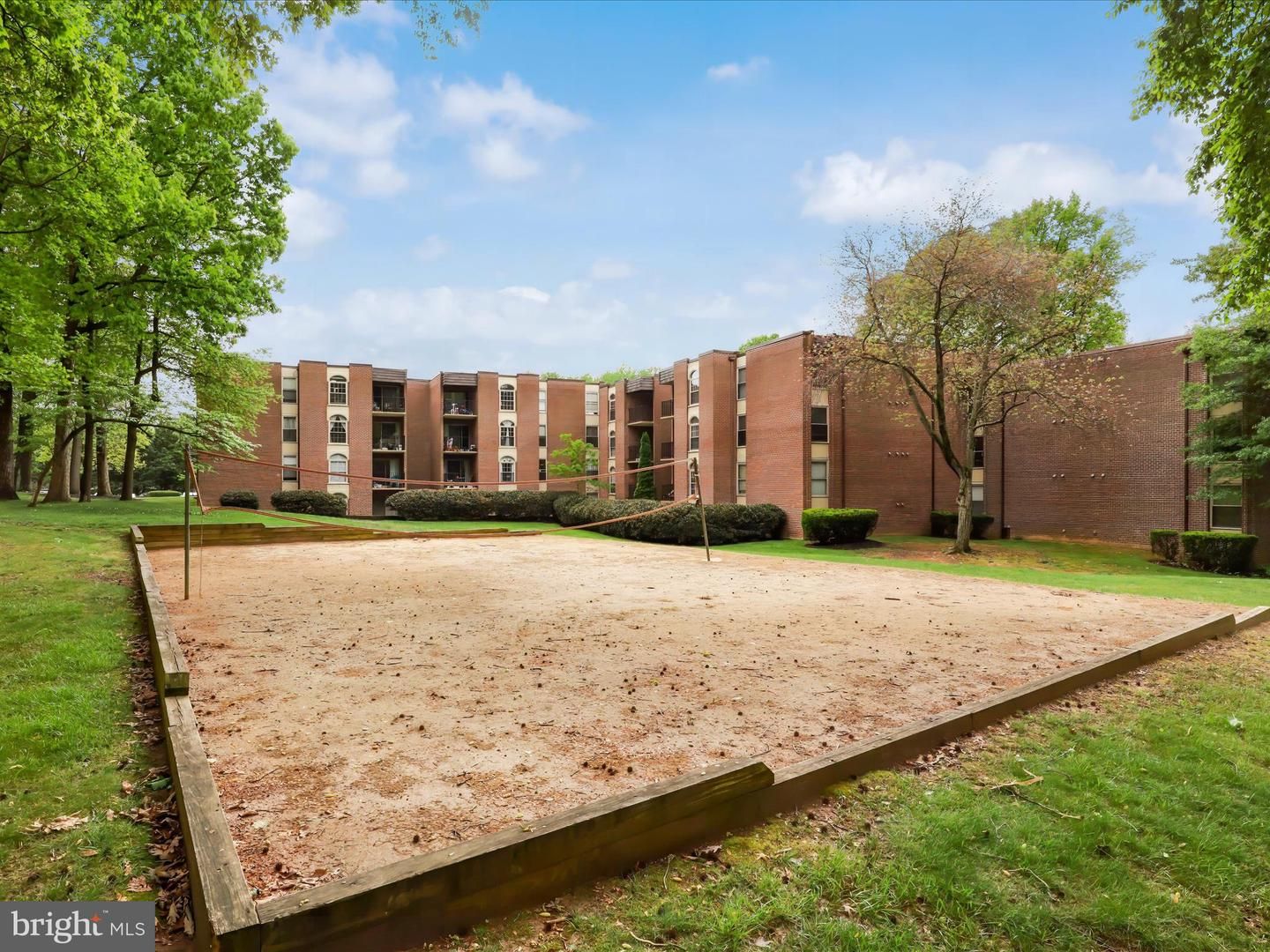 Backyard, Exterior, Facade, Condo Building