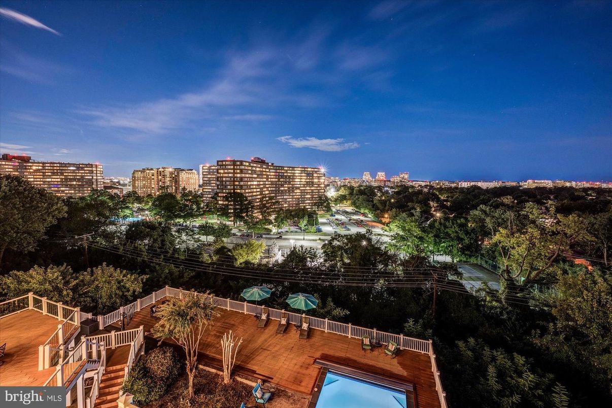 Exterior, Pool, Other