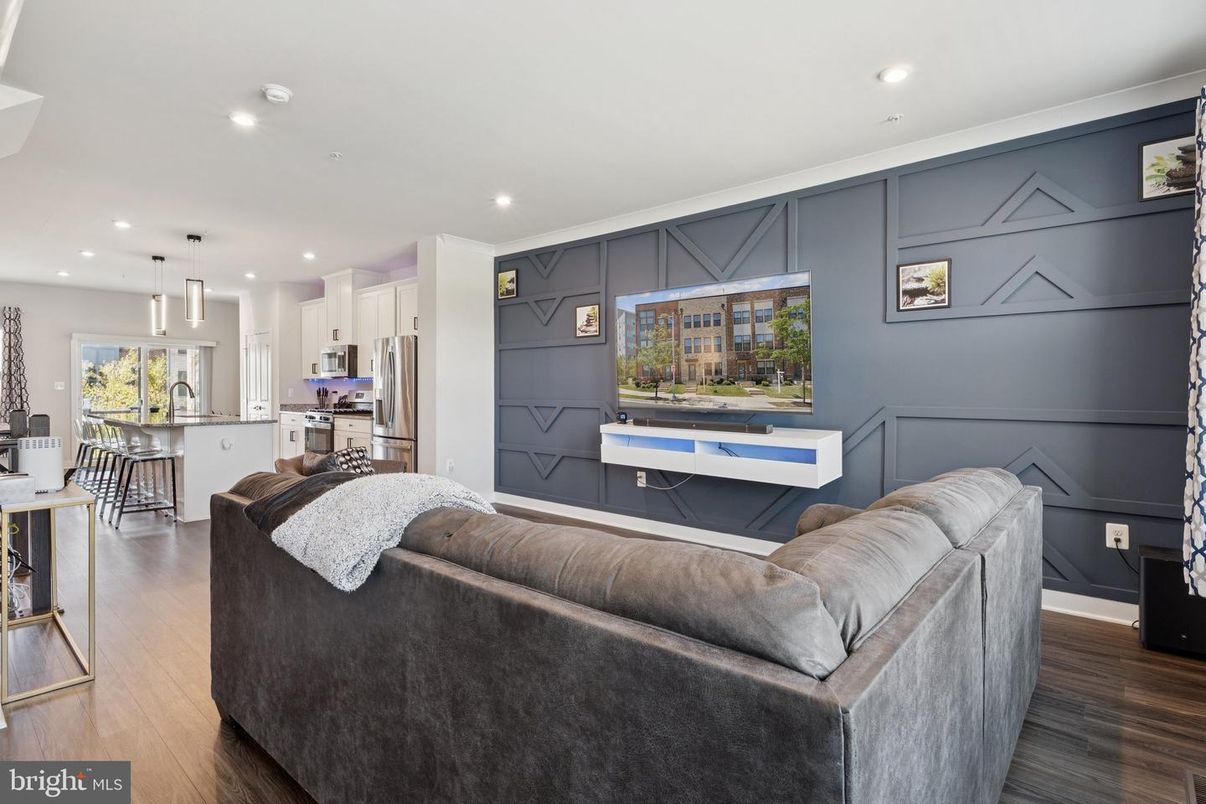 Interior, Kitchen, Living room, Pendant Lights, Recessed Lighting, Wood Texture Flooring