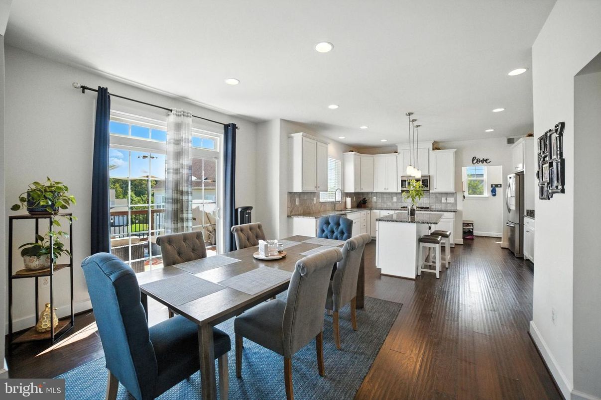 Dining room, Interior, Kitchen, Pendant Lights, Recessed Lighting, Wood Texture Flooring