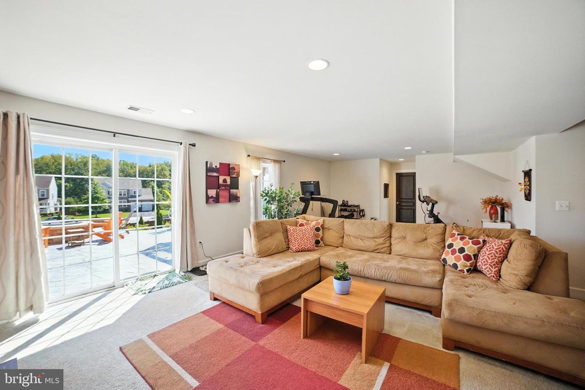 Fitness Equipment, Interior, Living room, Recessed Lighting