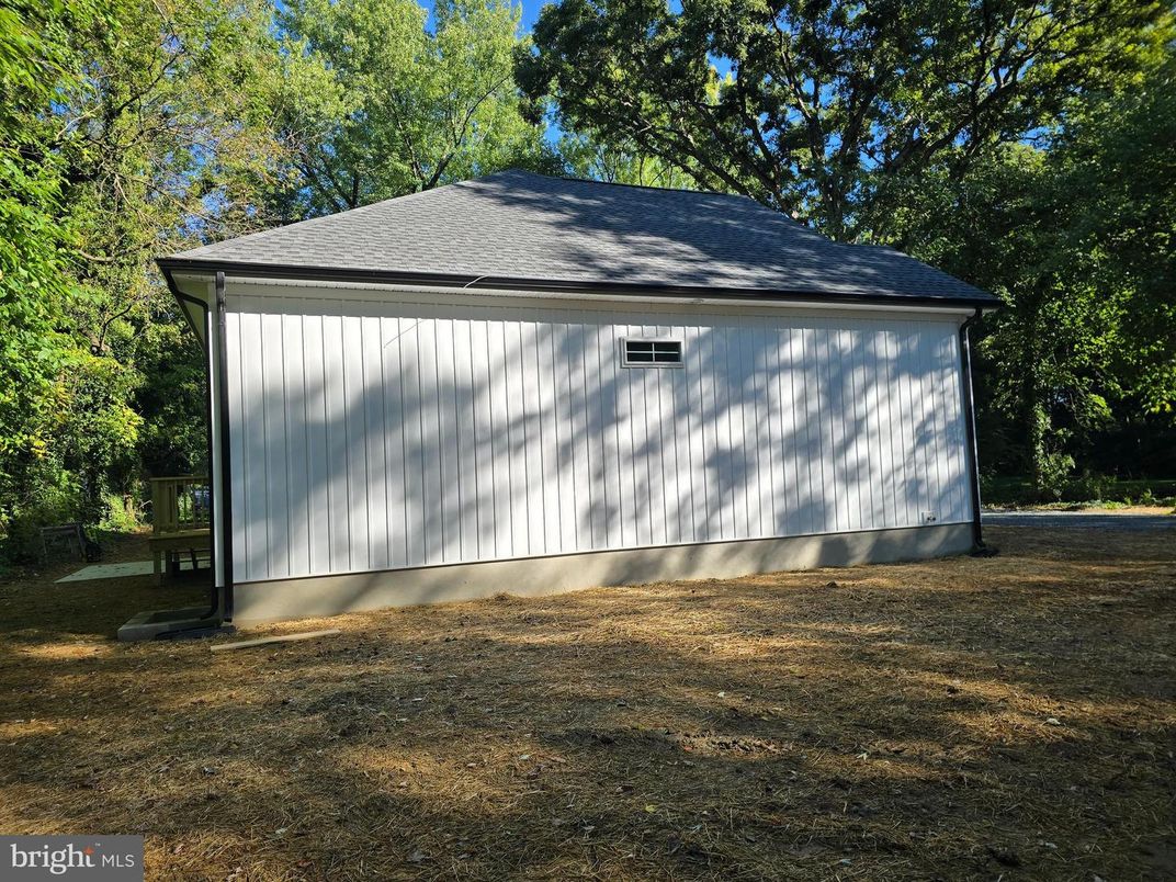 Detached Garage, Exterior