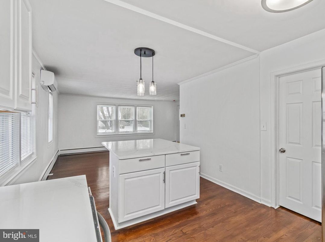 Interior, Kitchen, Pendant Lights, Wood Texture Flooring
