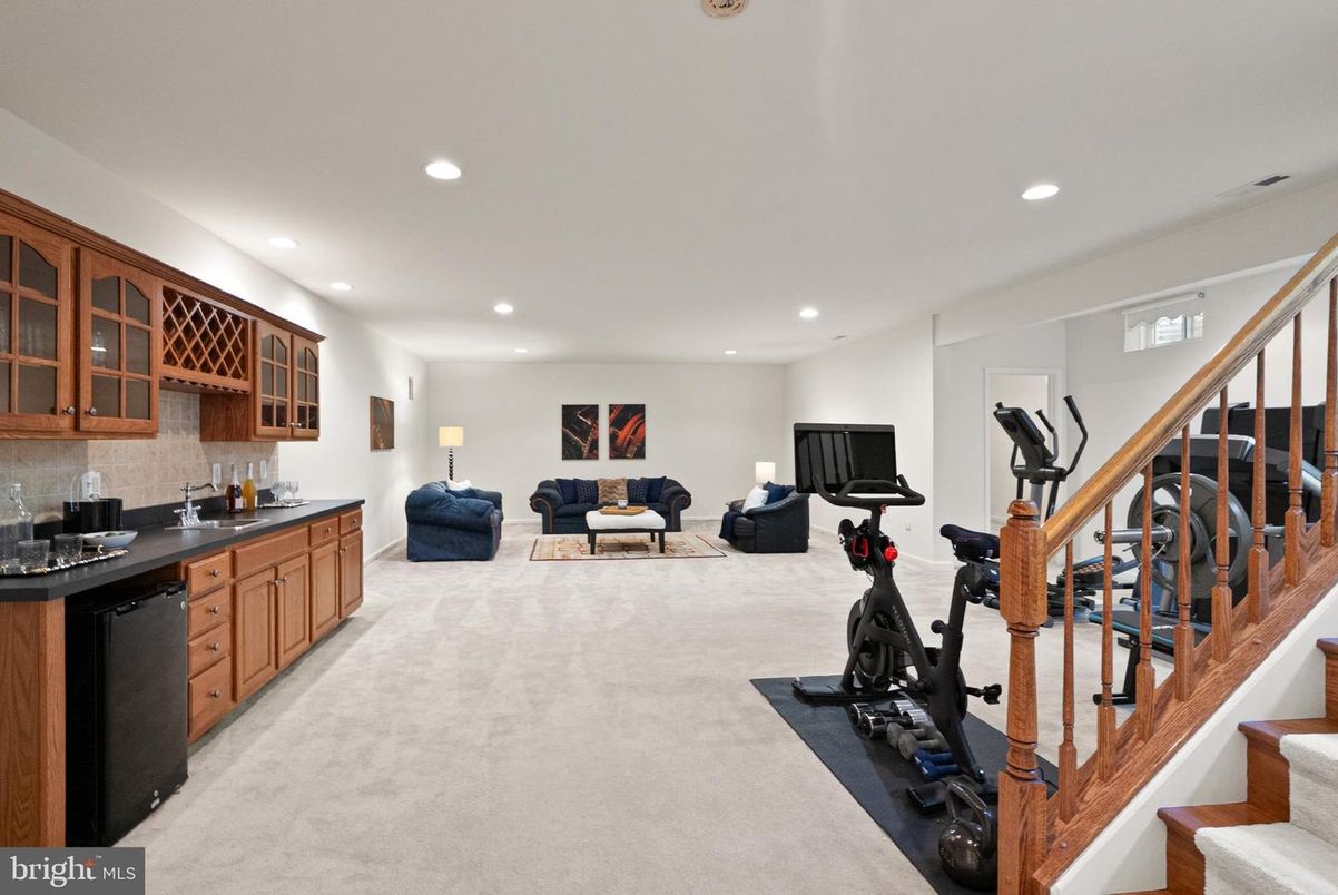 Fitness Equipment, Interior, Living room, Recessed Lighting
