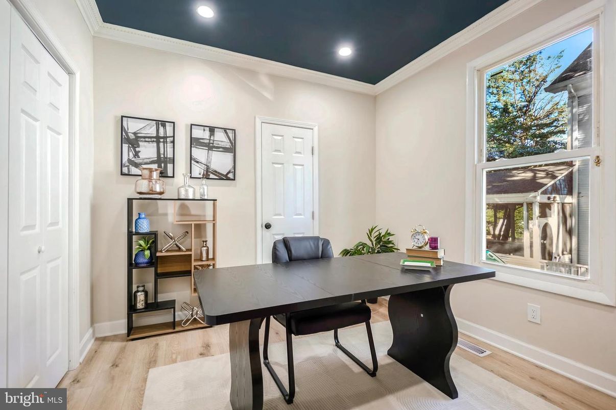 Home Office, Interior, Recessed Lighting, Wood Texture Flooring