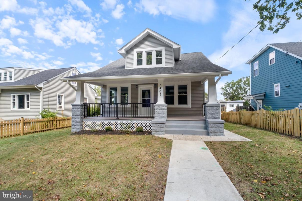 Exterior, Facade, Cape Cod