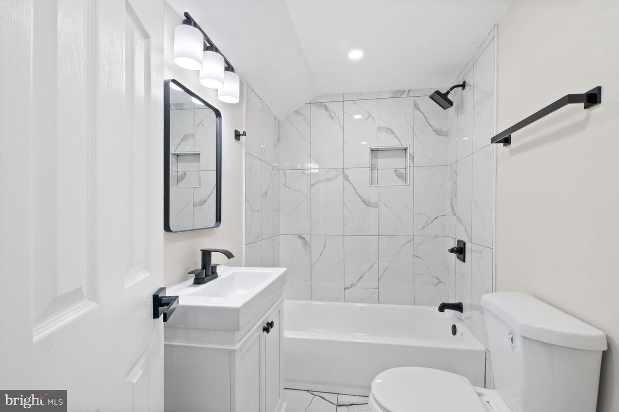 Bathroom, Interior, Marble Walls, Recessed Lighting