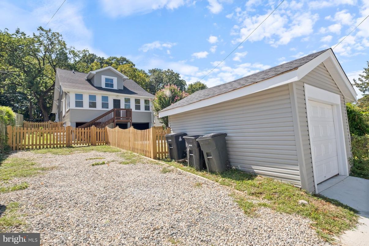 Detached Garage, Exterior