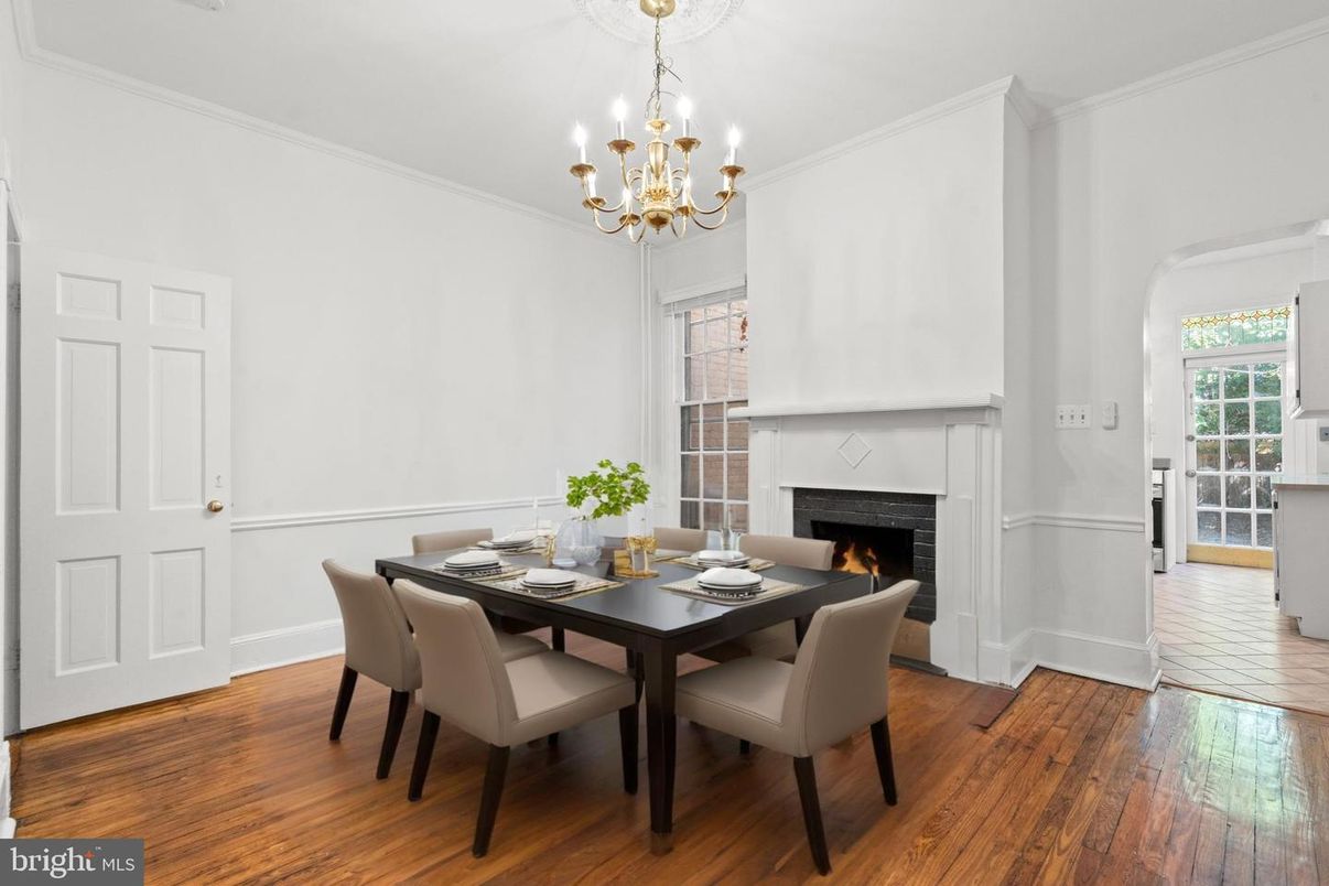 Chandelier, Dining room, Fireplace, Interior, Wood Texture Flooring