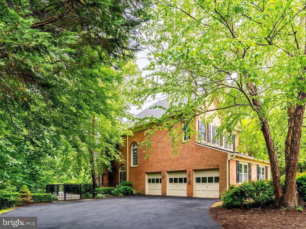 Attached, Exterior, Facade, Brick Facade, Cape Cod