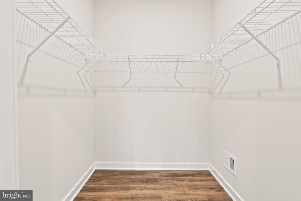 Interior, Walk-in Closets, Wood Texture Flooring
