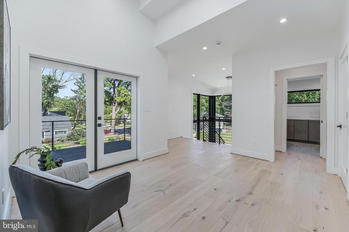 Empty room, Interior, Pendant Lights, Recessed Lighting, Wood Texture Flooring