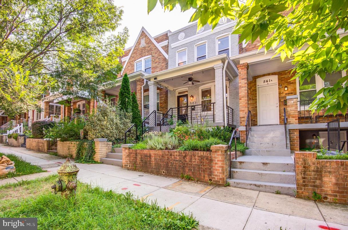 Exterior, Facade, Brick Facade, Queen Anne Victorian