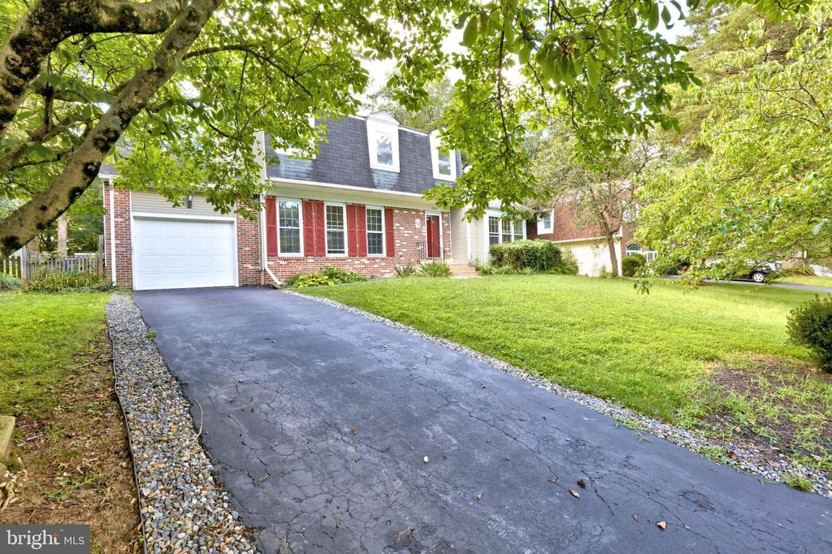 Attached, Exterior, Facade, Brick Facade, Cape Cod