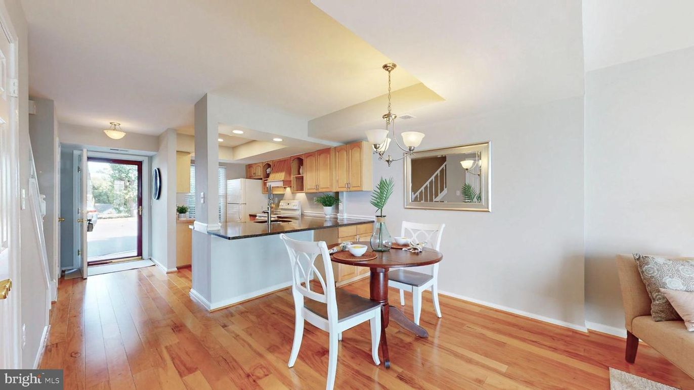 Chandelier, Dining room, Interior, Kitchen, Pendant Lights, Recessed Lighting, Wood Texture Flooring