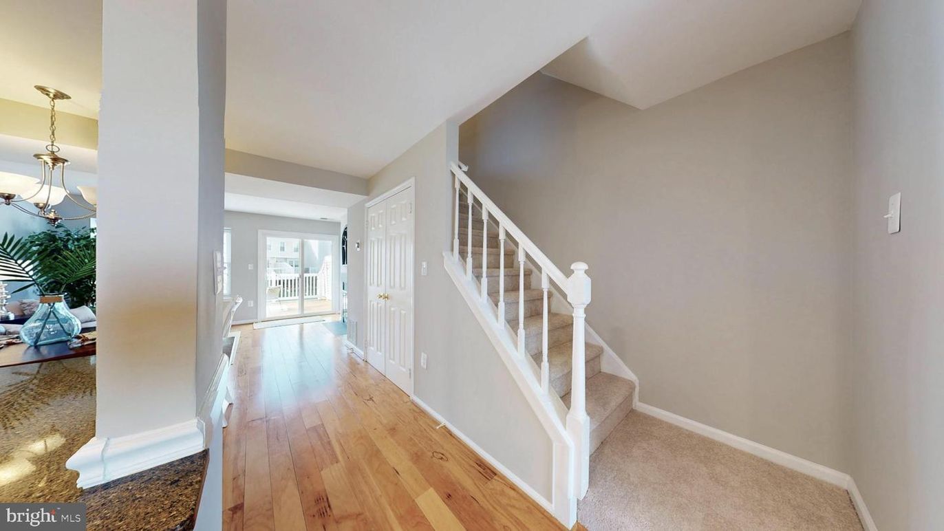 Interior, Pendant Lights, Wood Texture Flooring