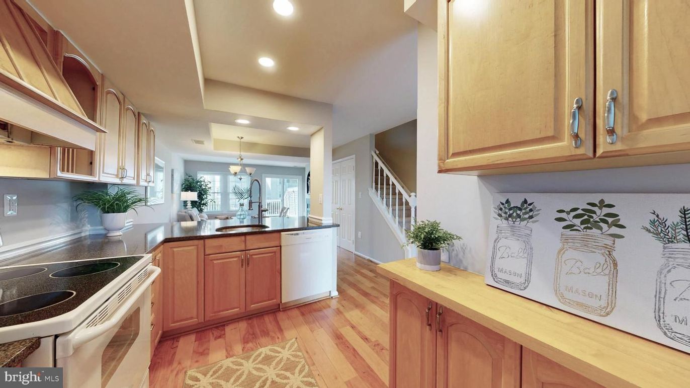 Dining room, Interior, Kitchen, Pendant Lights, Recessed Lighting, Wood Texture Flooring