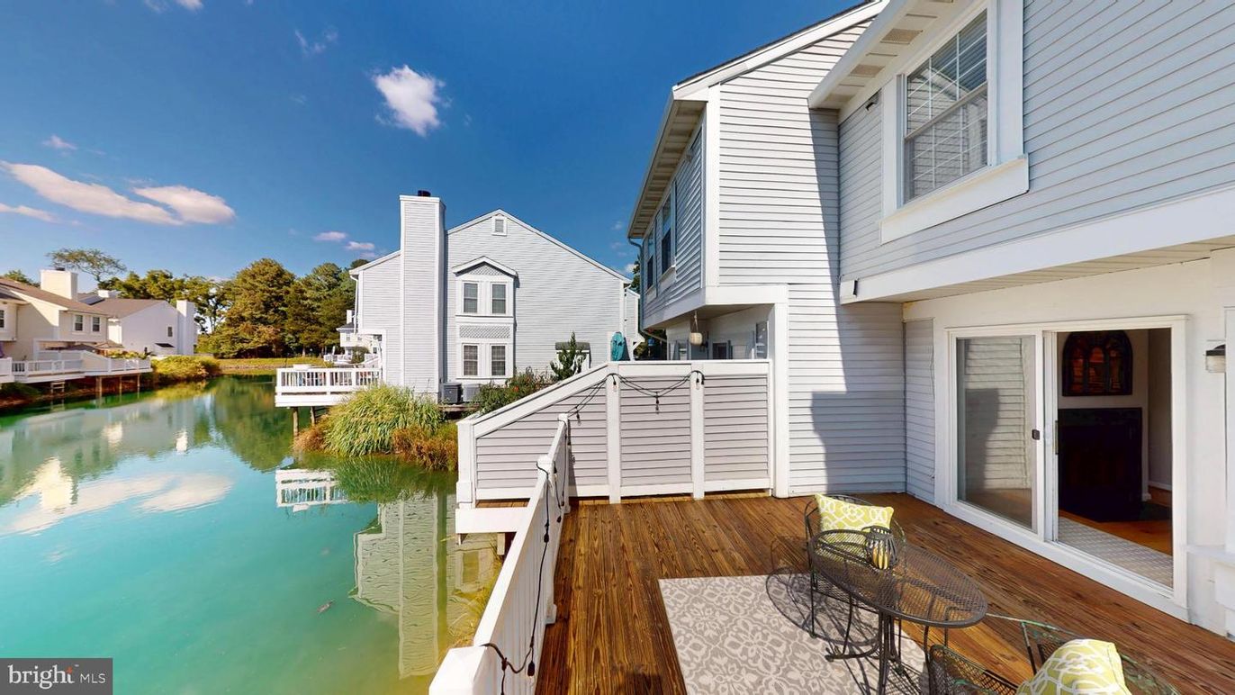 Exterior, Pool, Water