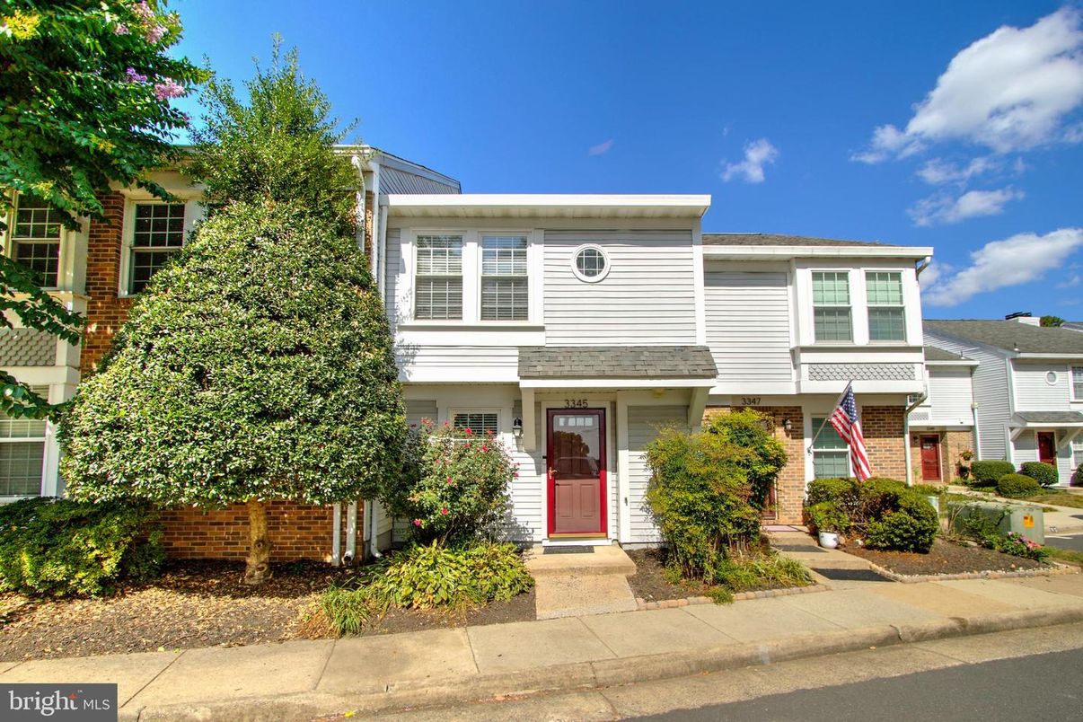 Exterior, Facade, Brick Facade, American Foursquare
