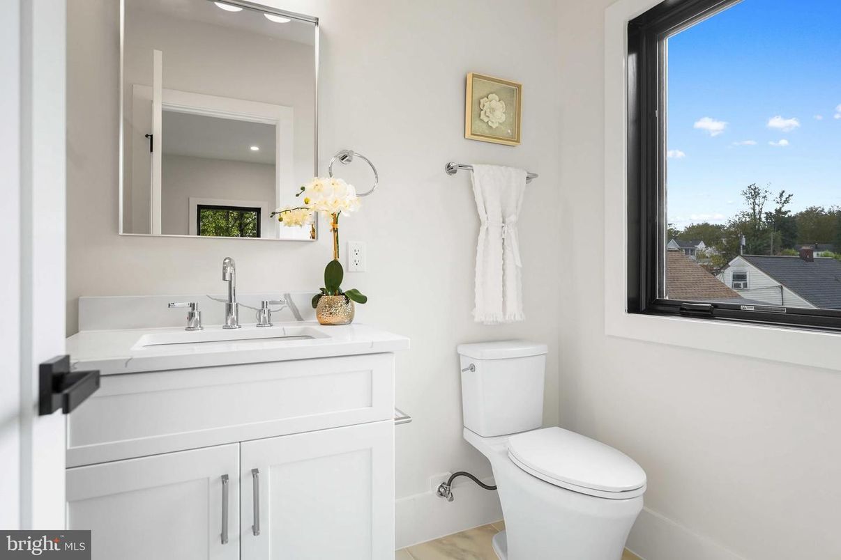 Bathroom, Interior, Recessed Lighting, Wood Texture Flooring