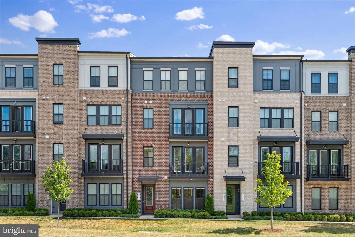 Exterior, Facade, Brick Facade, Rowhouse