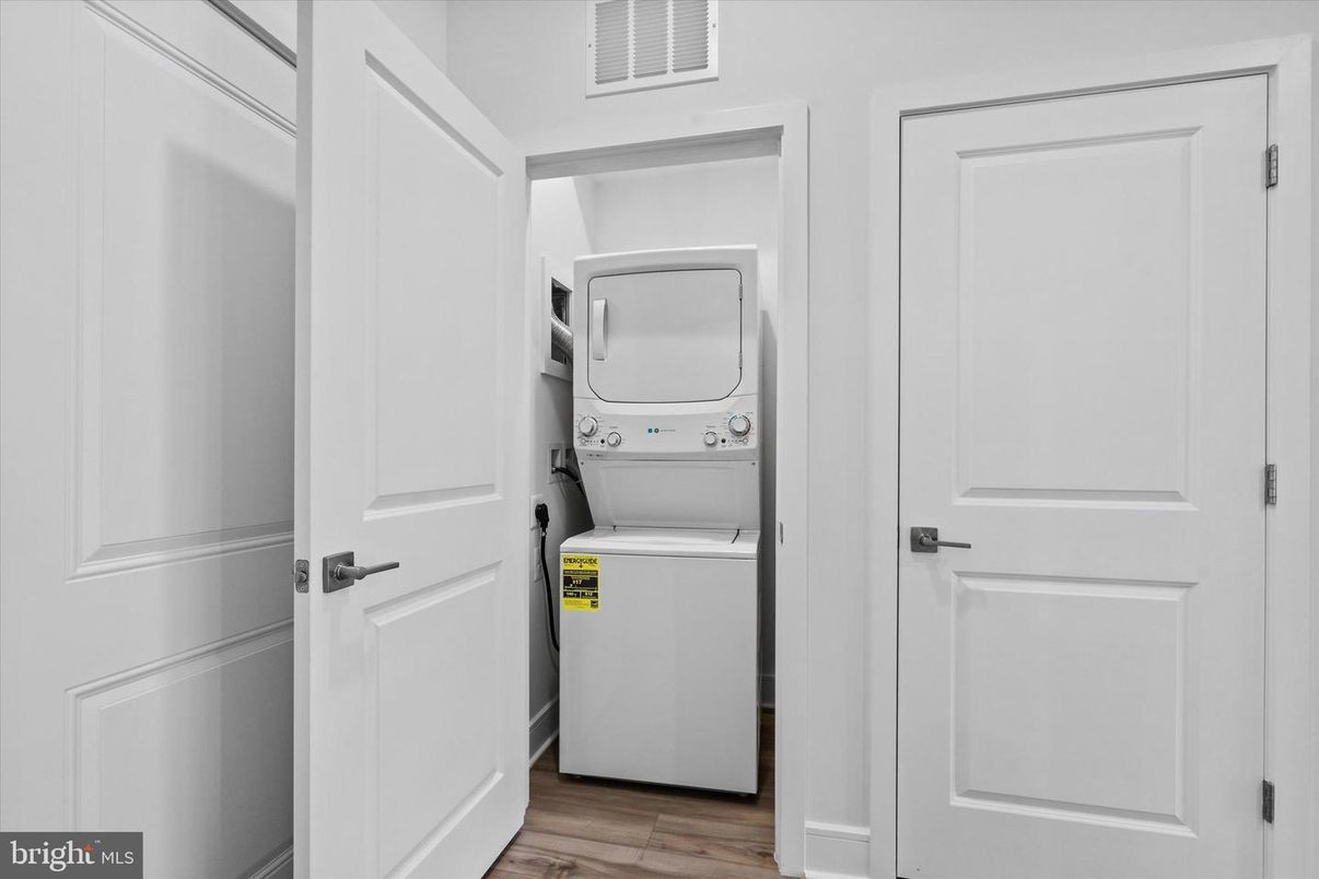 Interior, Utility Closets, Washer, Wood Texture Flooring