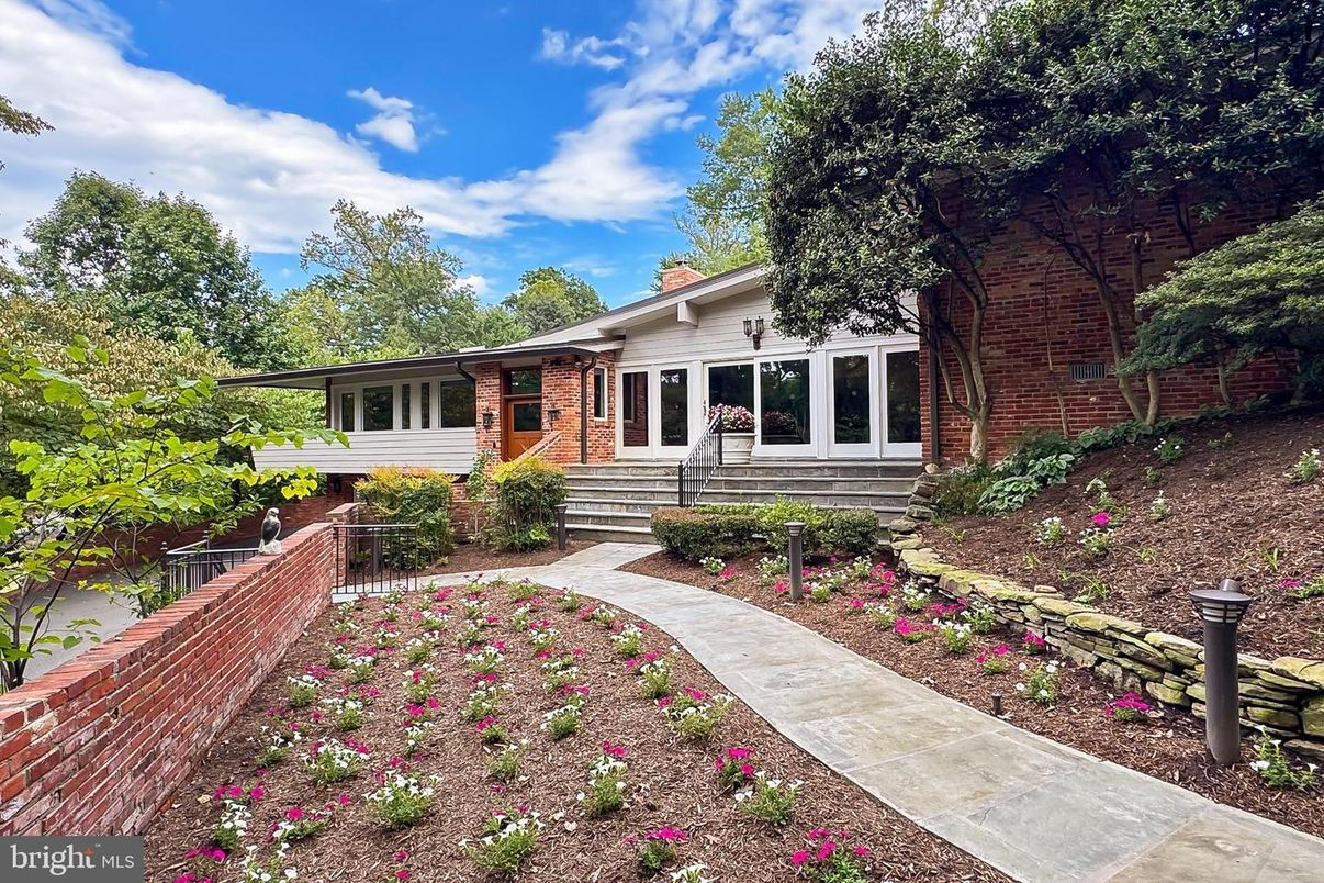 Exterior, Facade, Brick Facade, Raised Ranch