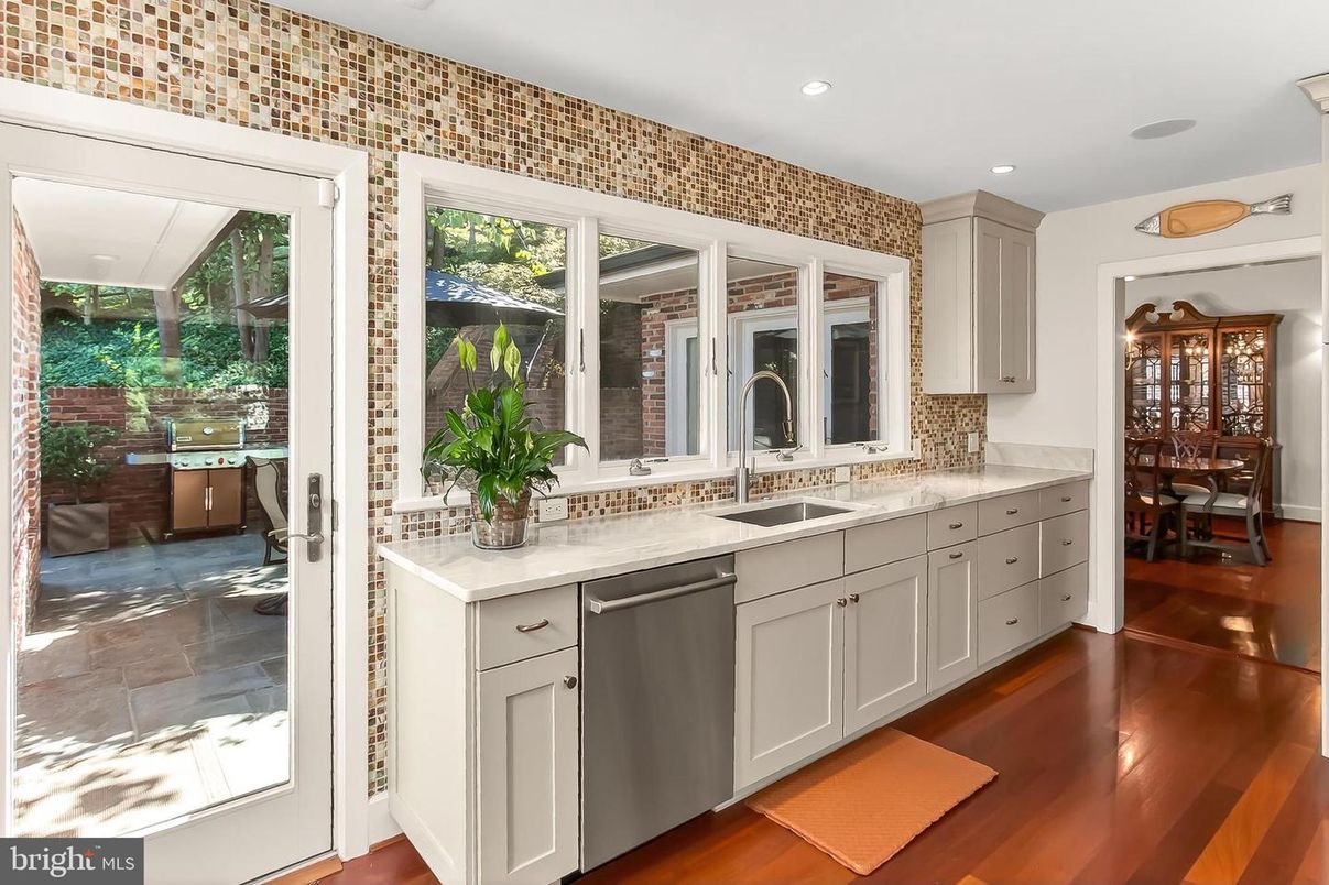 Dining room, Interior, Kitchen, Recessed Lighting, Stainless Steel Appliances, Wood Texture Flooring