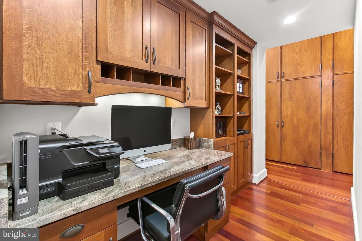 Home Office, Interior, Recessed Lighting, Wood Texture Flooring