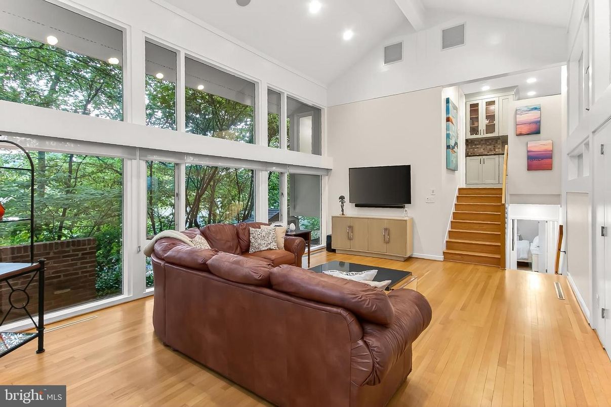 Interior, Living room, Recessed Lighting, Wood Texture Flooring