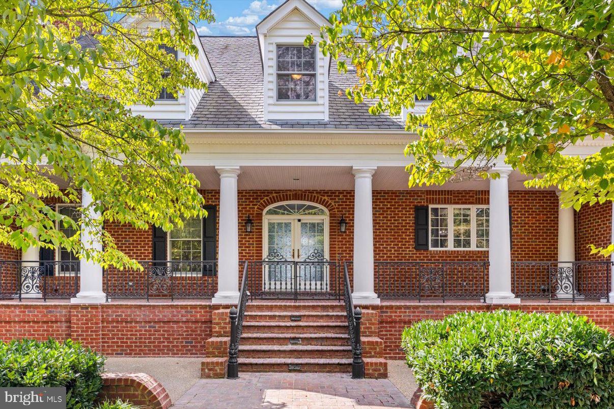 Exterior, Facade, Brick Facade, Georgian