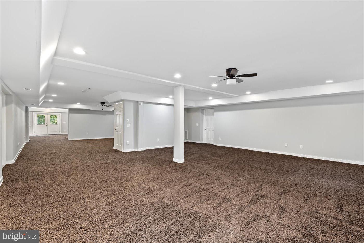 Empty room, Interior, Recessed Lighting