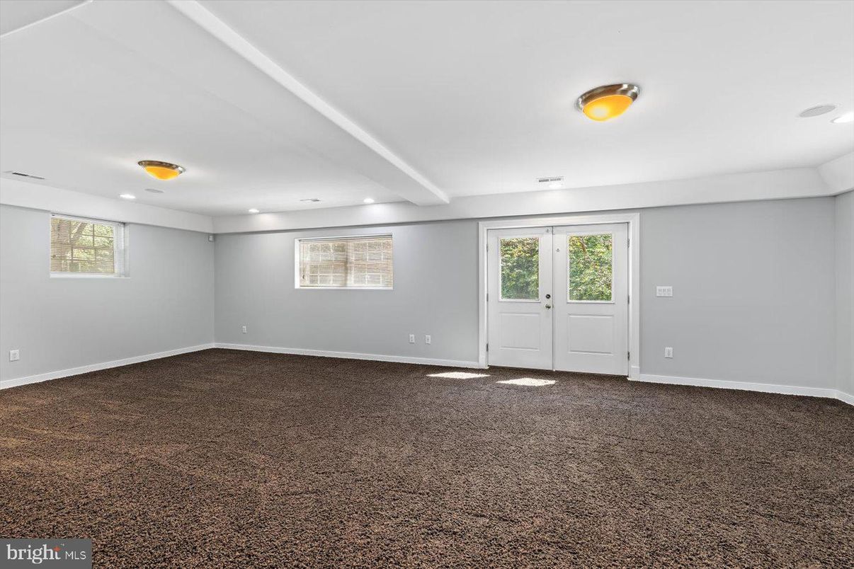 Empty room, Interior, Recessed Lighting