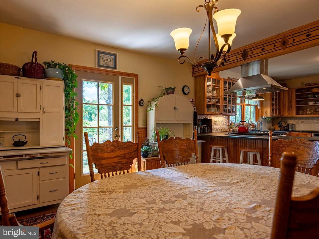 Chandelier, Dining room, Interior, Kitchen, Stainless Steel Appliances