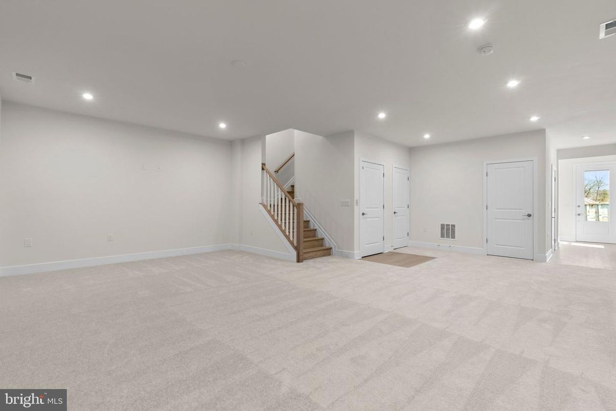 Empty room, Interior, Recessed Lighting