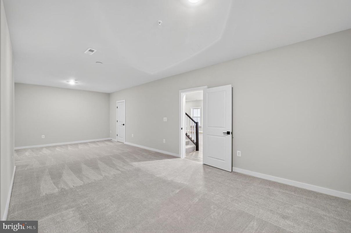 Empty room, Interior, Recessed Lighting