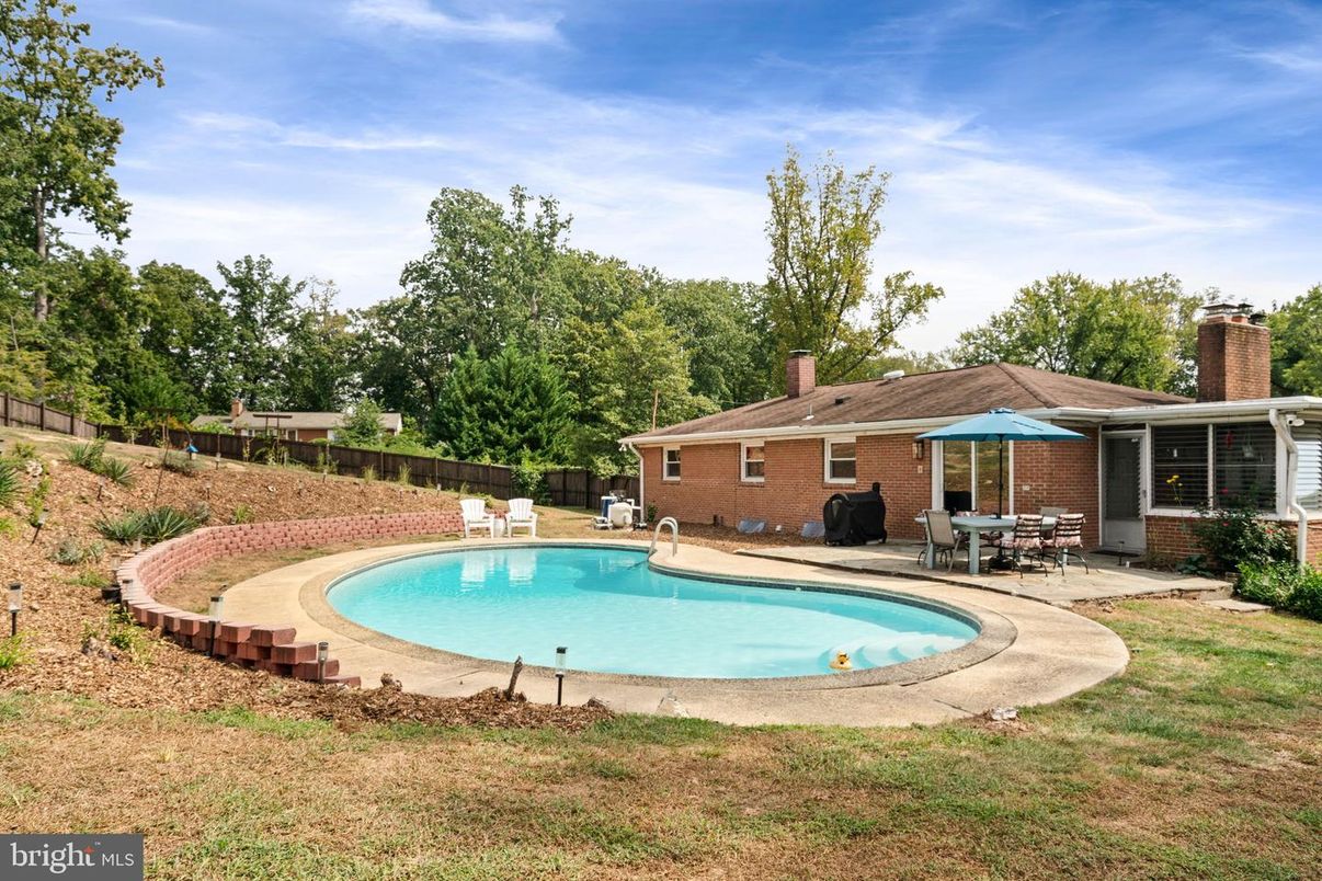 Backyard, Exterior, Pool