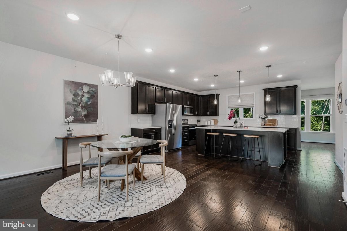 Dining room, Interior, Kitchen, Pendant Lights, Recessed Lighting, Stainless Steel Appliances, Wood Texture Flooring