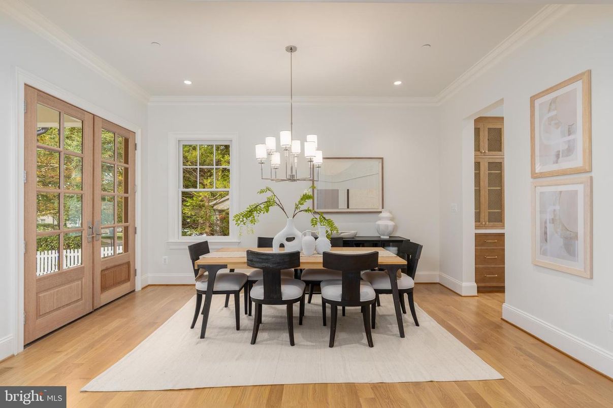Chandelier, Dining room, Interior, Recessed Lighting, Wood Texture Flooring