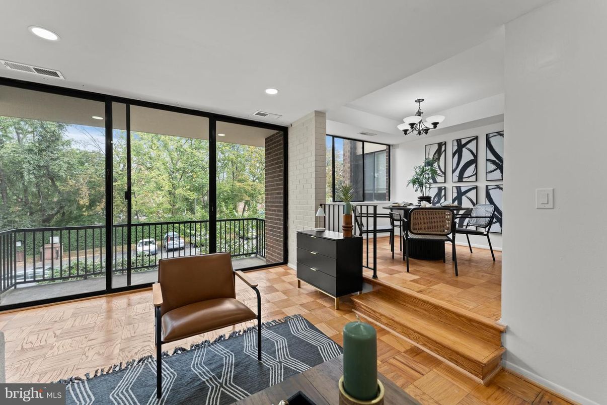 Chandelier, Dining room, Interior, Recessed Lighting, Wood Texture Flooring
