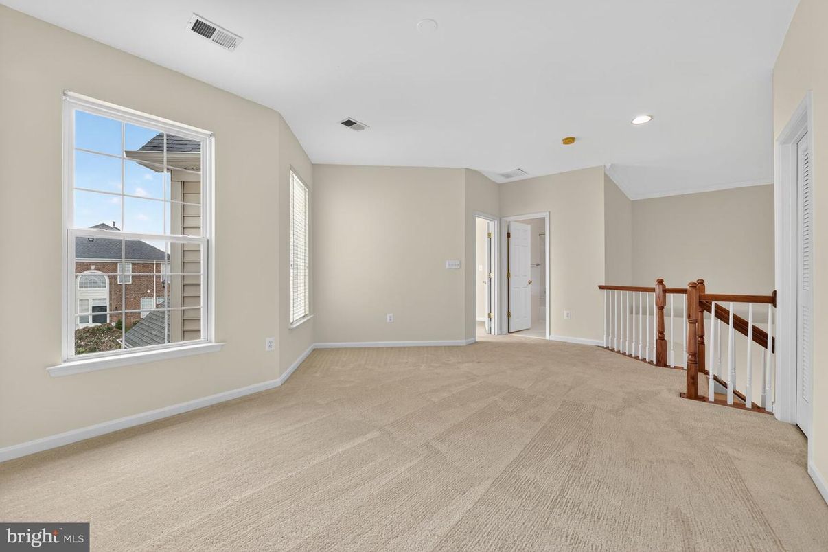 Empty room, Interior, Recessed Lighting